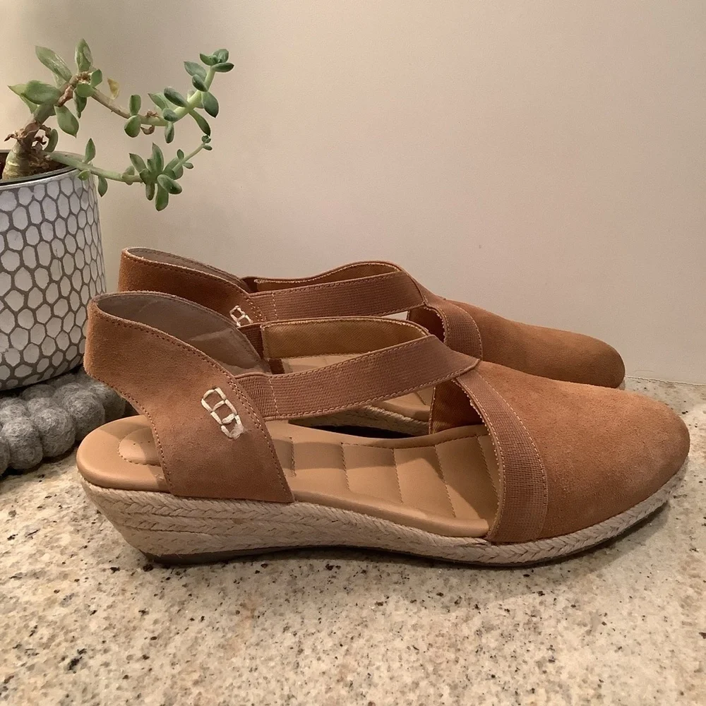 Me Too Women's Brown Suede Espadrille Wedges Size 9.5